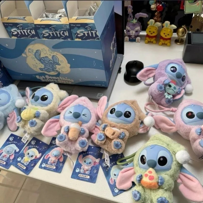 Disney Stitch – Eat Sleep Series Mystery Box (Pendentif Vinyle & Peluche)