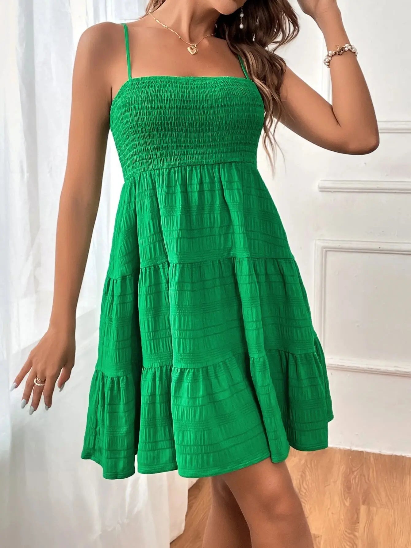 Robe Mini Smockée à Bretelles – Style Vacances & Plage