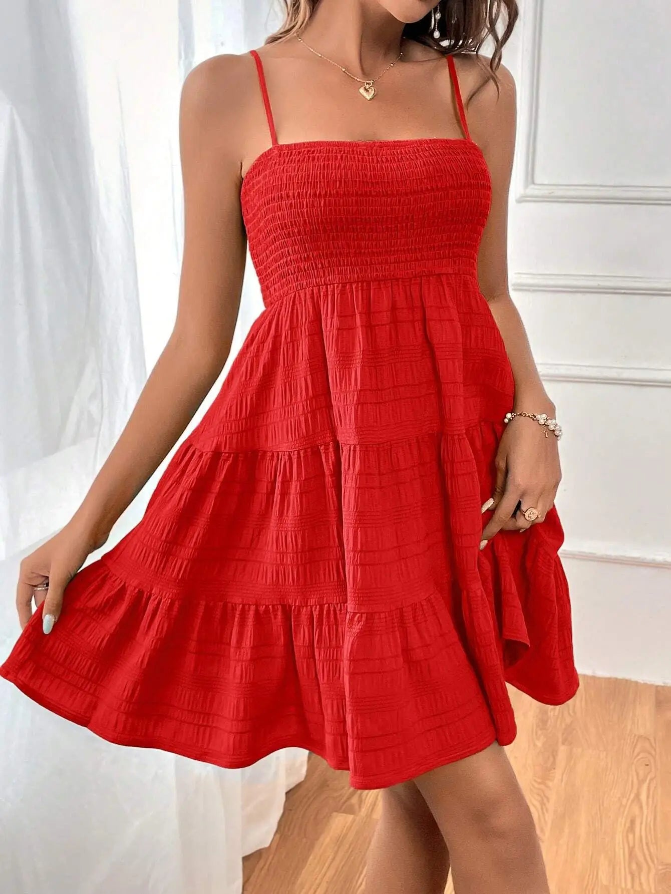 Robe Mini Smockée à Bretelles – Style Vacances & Plage